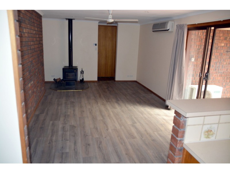 8 Thomas Drive, Happy Valley SA 5159