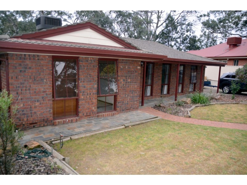 8 Thomas Drive, Happy Valley SA 5159