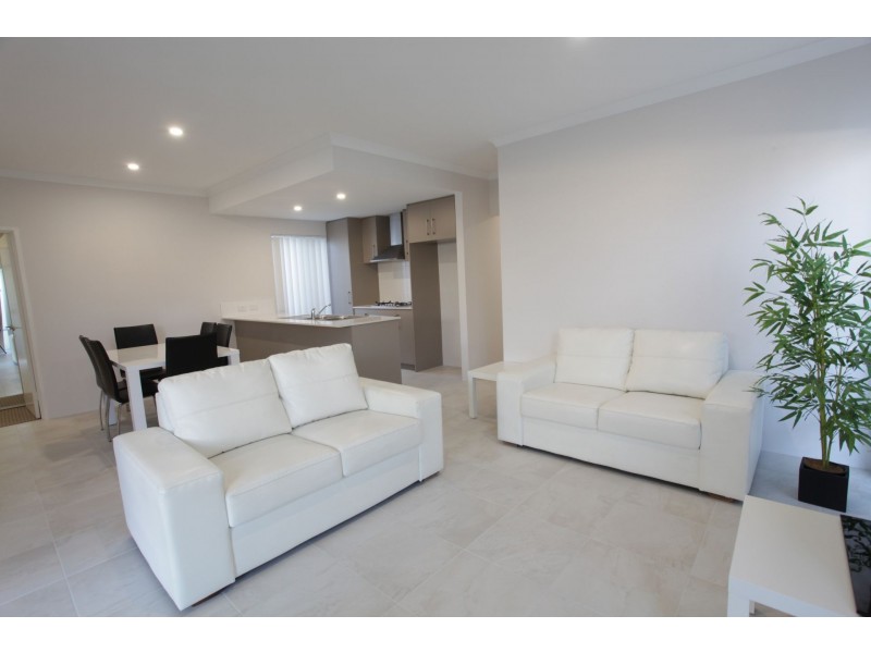 4/50 Middle Parkway, Canning Vale WA 6155