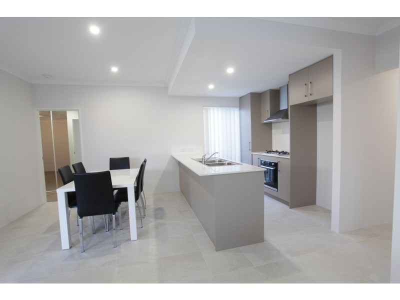 4/50 Middle Parkway, Canning Vale WA 6155