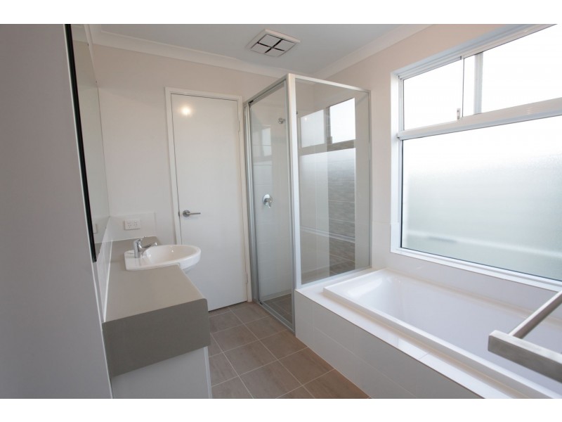 4/50 Middle Parkway, Canning Vale WA 6155