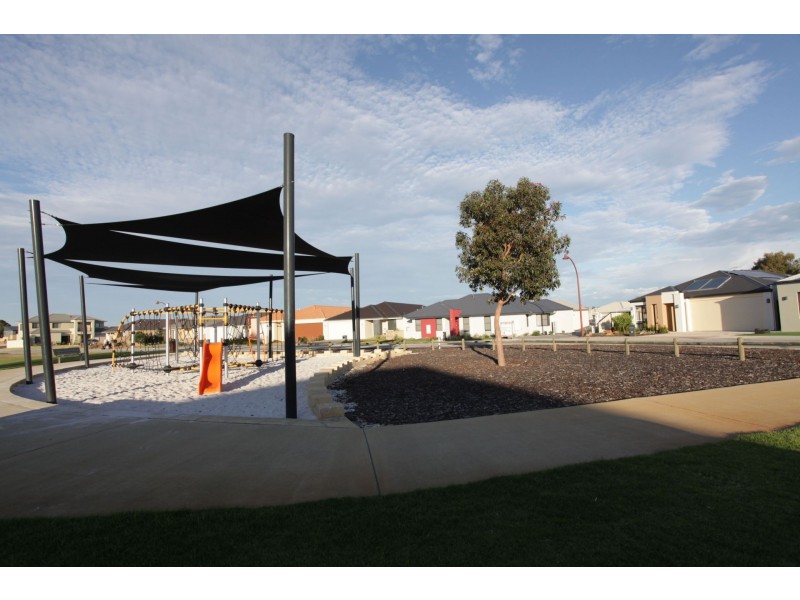 4/50 Middle Parkway, Canning Vale WA 6155