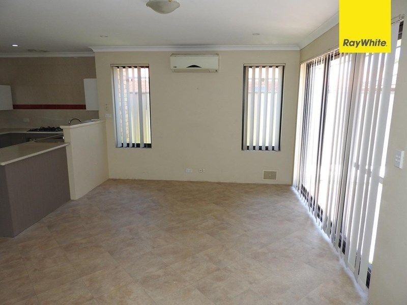 1/65 little john road, Armadale WA 6112