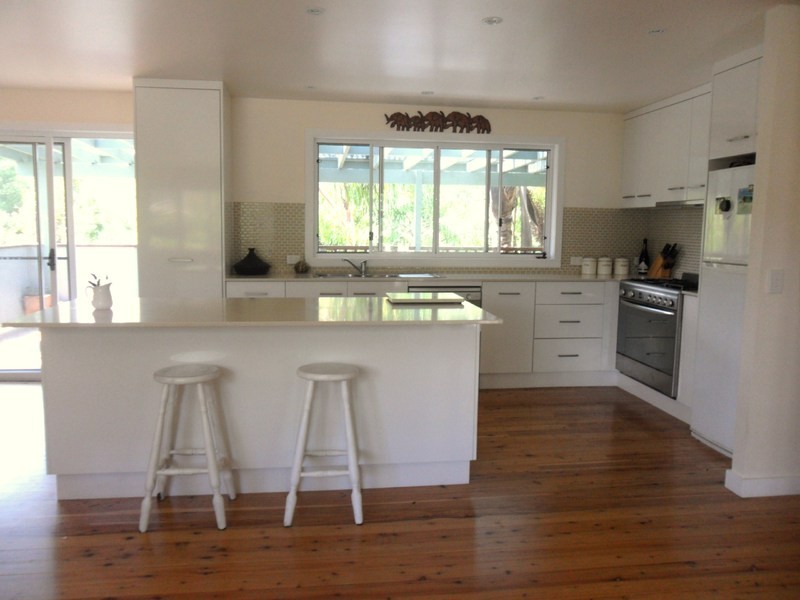 12 Warwilla Ave, Copacabana NSW 2251