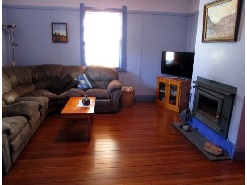 37 Upper St, Bega NSW 2550