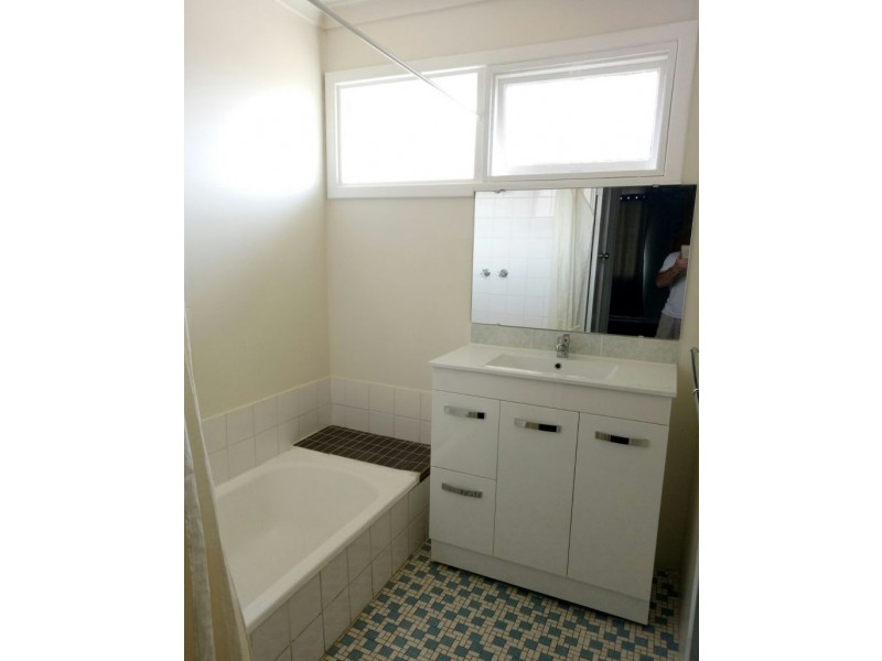 10 Abingdon Pl, Kelmscott WA 6111