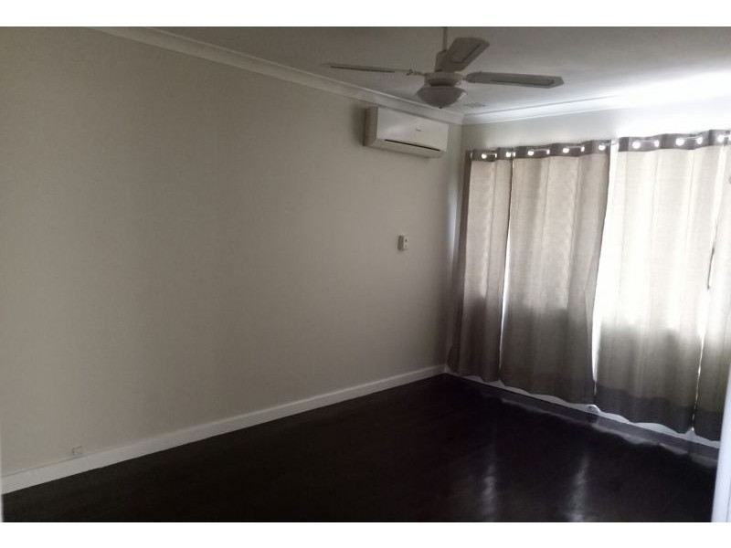 10 Abingdon Pl, Kelmscott WA 6111