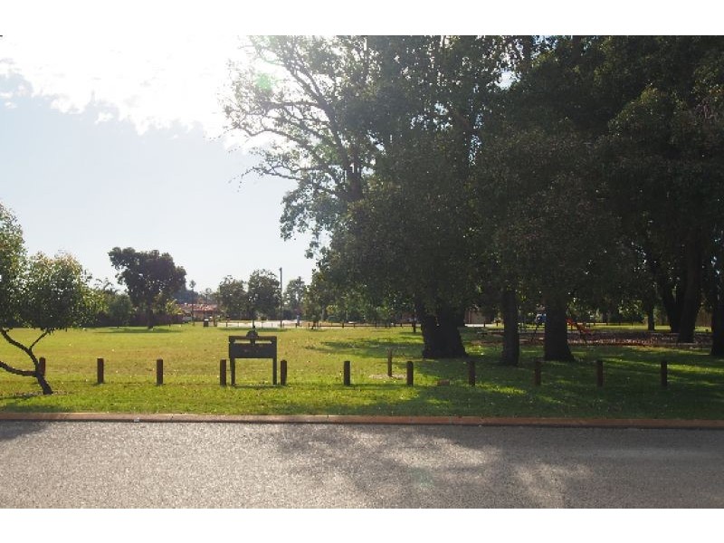 25 Wren St, Dianella WA 6059