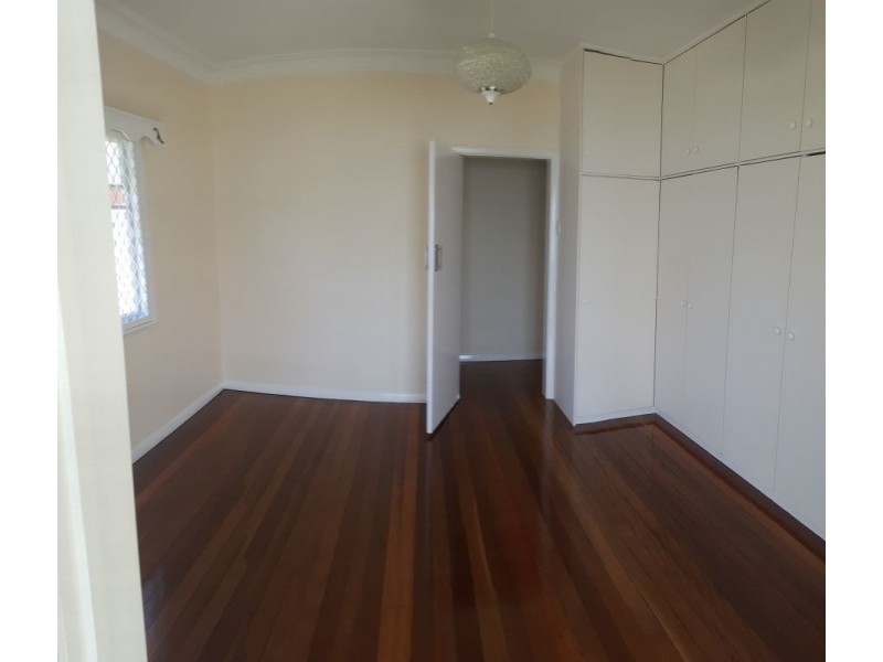 81 Woodhill Ave, Coorparoo QLD 4151