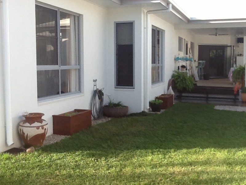 12 Coral St, Saunders Beach QLD 4818