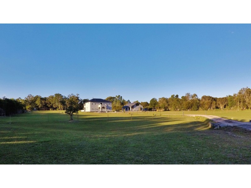 18 Amaroo Place, Cooroibah QLD 4565