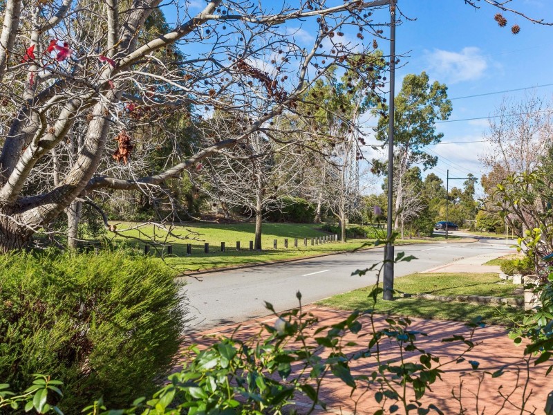 3 Cheshunt Garden, North Lake WA 6163