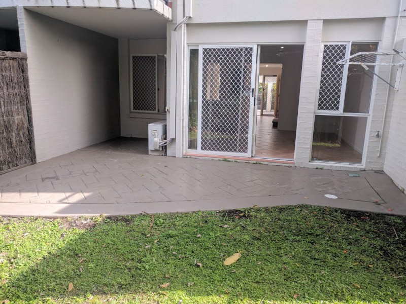 27/1 Bronberg Court, Southport QLD 4215