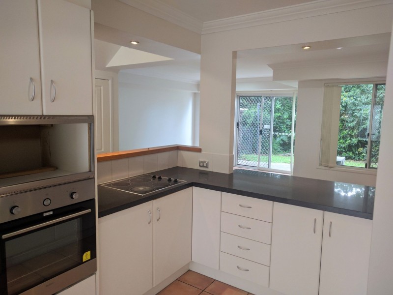 27/1 Bronberg Court, Southport QLD 4215