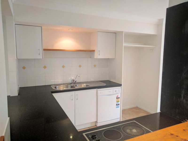 27/1 Bronberg Court, Southport QLD 4215