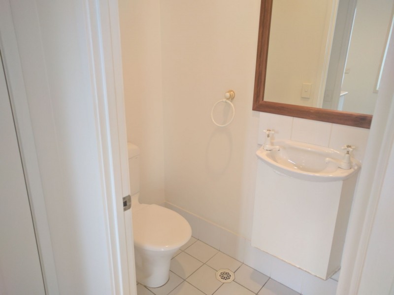 27/1 Bronberg Court, Southport QLD 4215