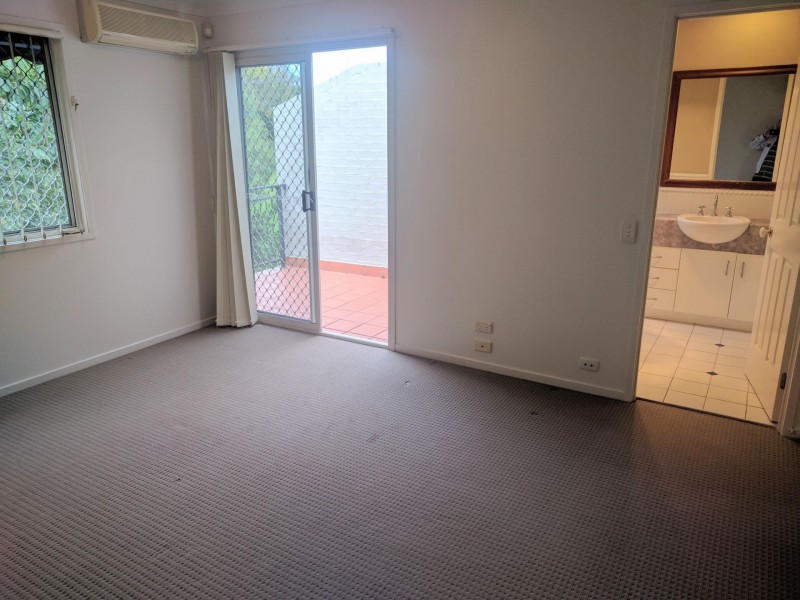 27/1 Bronberg Court, Southport QLD 4215