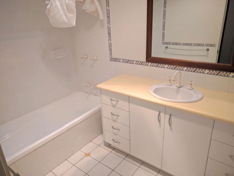 27/1 Bronberg Court, Southport QLD 4215