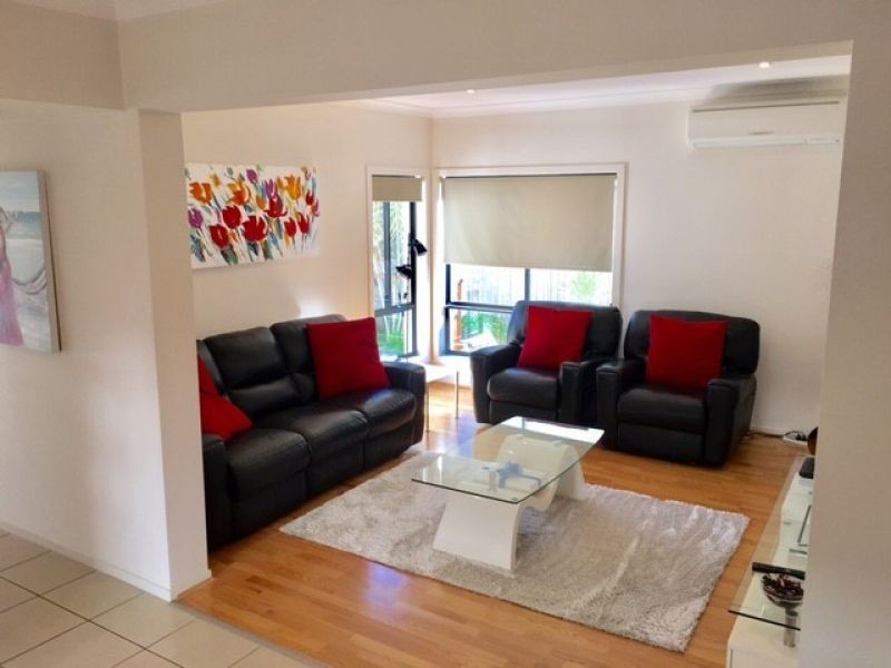 7 Hillcroft Place, Belmont QLD 4153