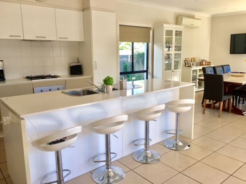 7 Hillcroft Place, Belmont QLD 4153