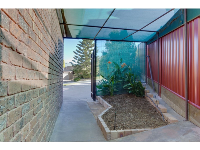 14 Molesworth Road, Kangaroo Flat VIC 3555