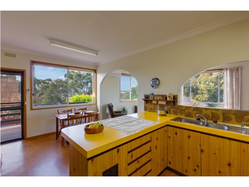 14 Molesworth Road, Kangaroo Flat VIC 3555