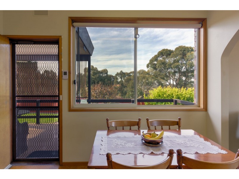 14 Molesworth Road, Kangaroo Flat VIC 3555