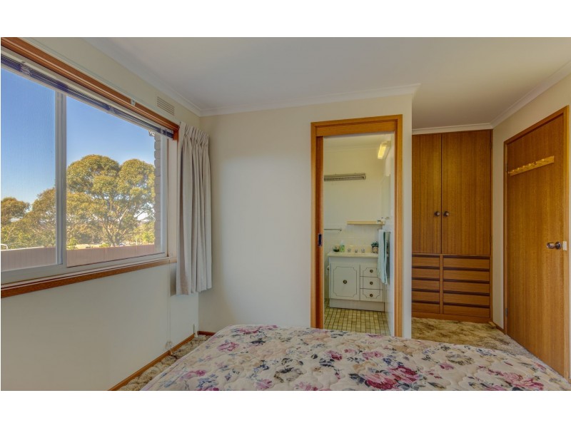 14 Molesworth Road, Kangaroo Flat VIC 3555