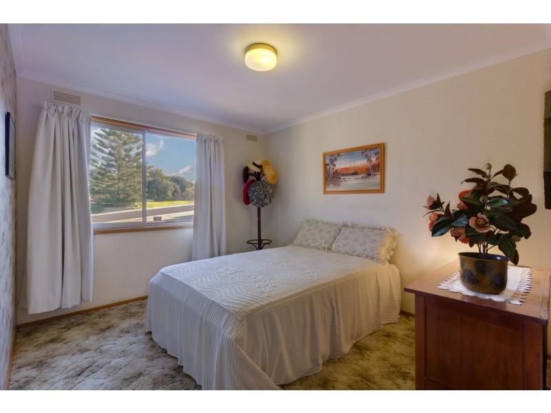 14 Molesworth Road, Kangaroo Flat VIC 3555