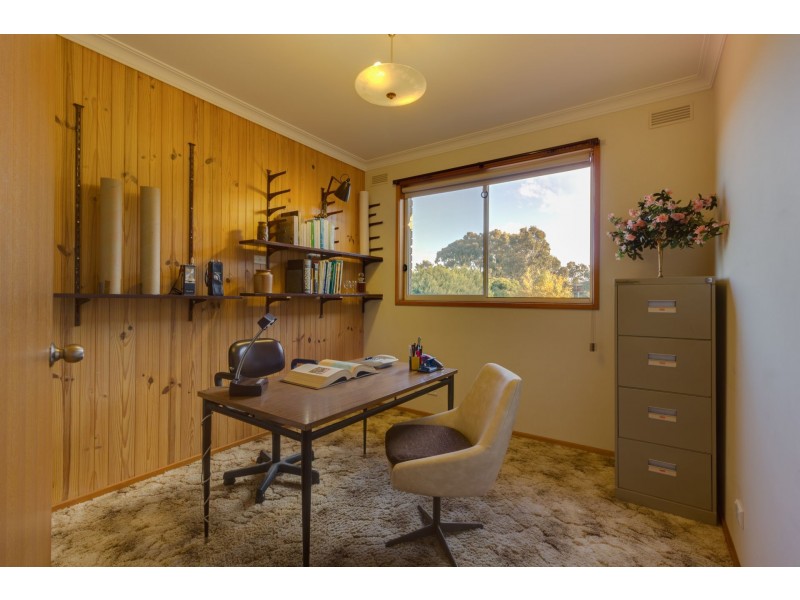 14 Molesworth Road, Kangaroo Flat VIC 3555