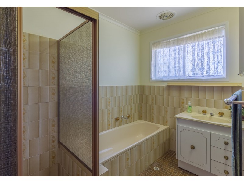 14 Molesworth Road, Kangaroo Flat VIC 3555