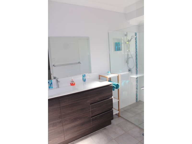 Bentley Park QLD 4869