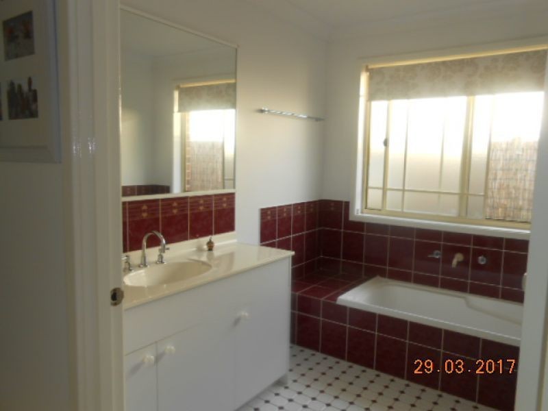 10 Compass Cl, Tea Gardens NSW 2324