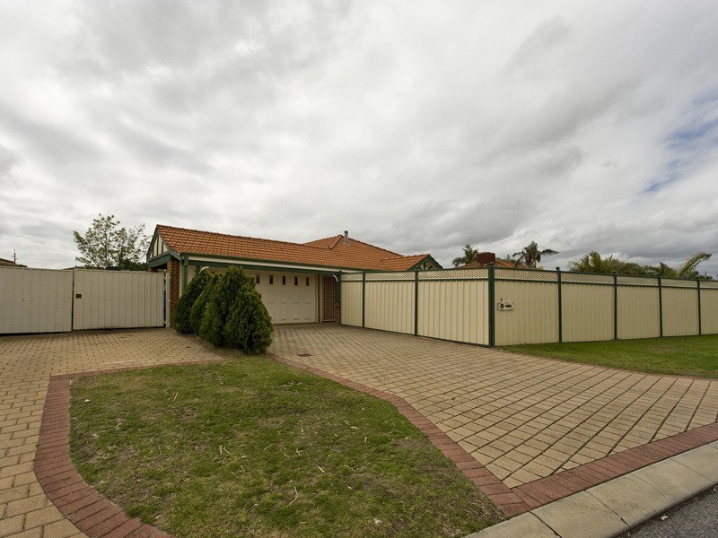 4 Durrow Close, Ballajura WA 6066