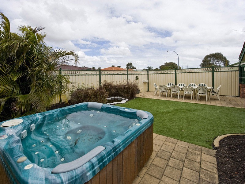 4 Durrow Close, Ballajura WA 6066