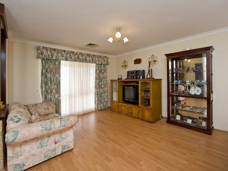 4 Durrow Close, Ballajura WA 6066