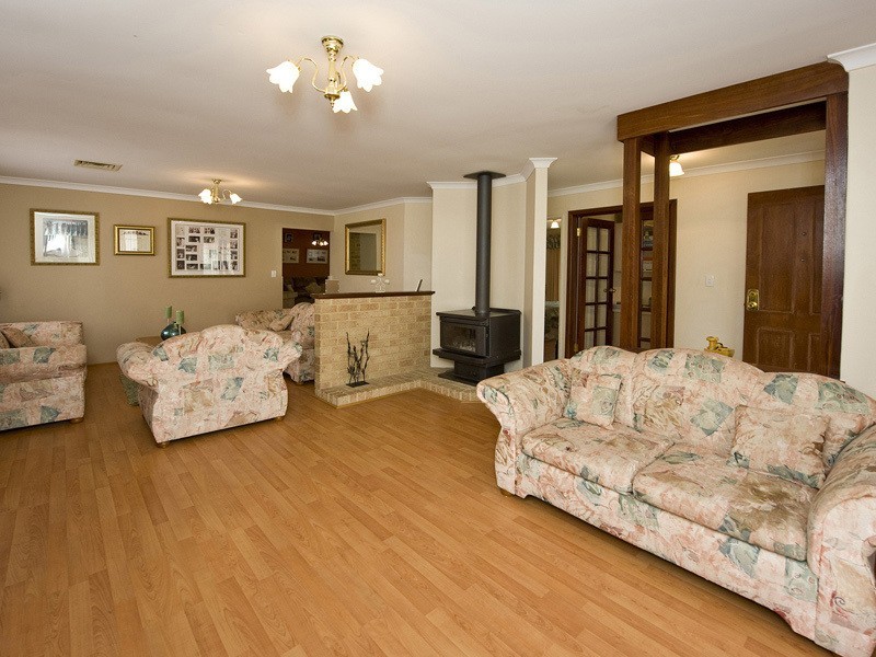 4 Durrow Close, Ballajura WA 6066