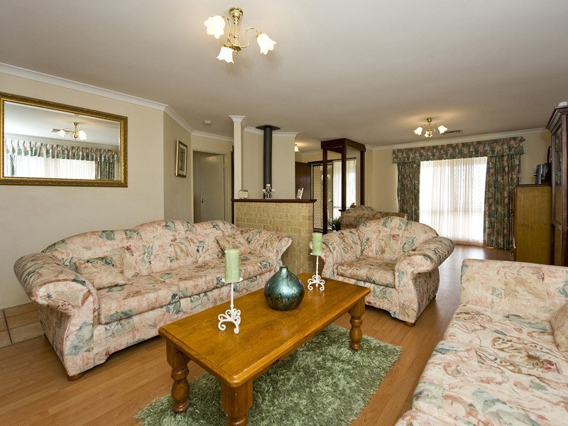 4 Durrow Close, Ballajura WA 6066