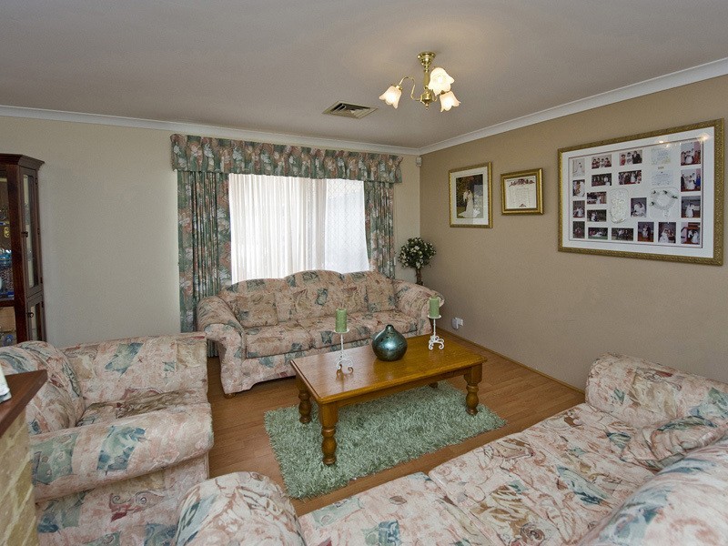 4 Durrow Close, Ballajura WA 6066