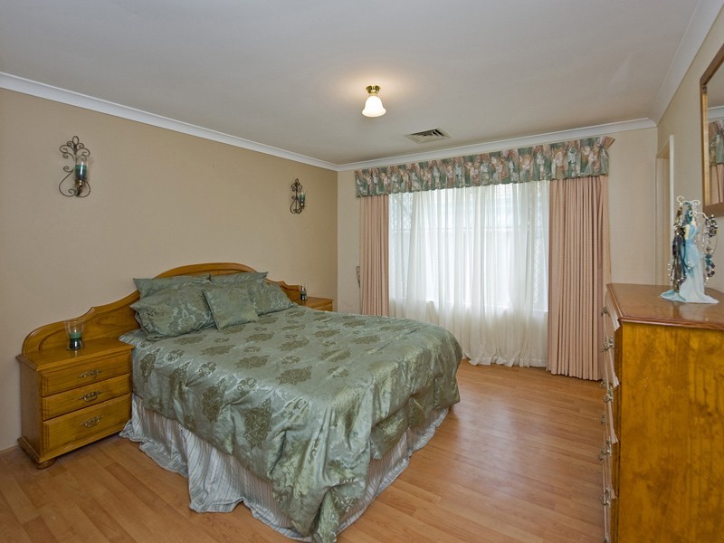 4 Durrow Close, Ballajura WA 6066