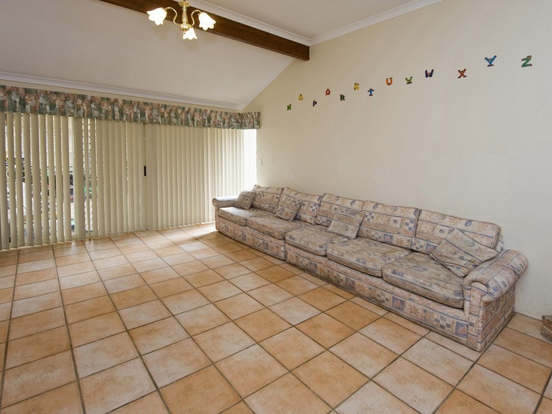 4 Durrow Close, Ballajura WA 6066