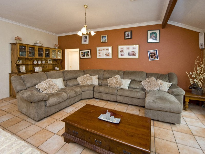 4 Durrow Close, Ballajura WA 6066