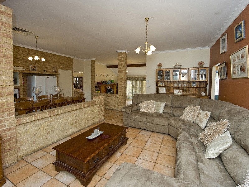 4 Durrow Close, Ballajura WA 6066