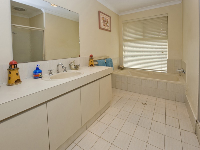 4 Durrow Close, Ballajura WA 6066