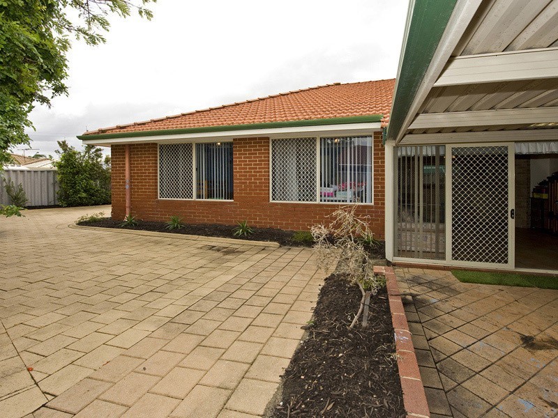 4 Durrow Close, Ballajura WA 6066