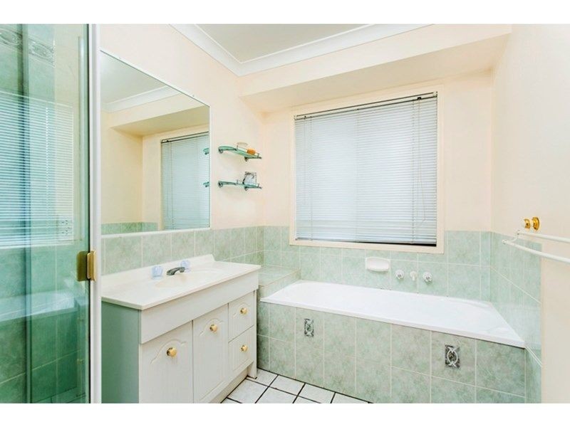 28 Barron court, Hillcrest QLD 4118