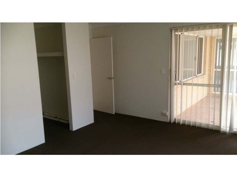 14 Arlette Pass, Lakelands WA 6180