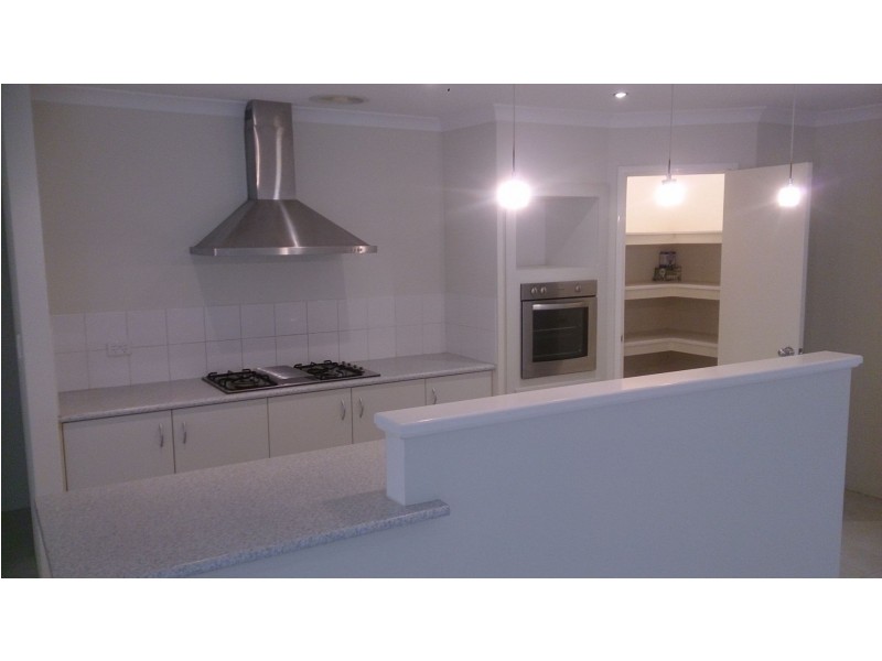 14 Arlette Pass, Lakelands WA 6180