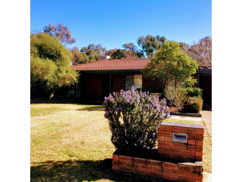 11 Gunyah Place, Glenfield Park NSW 2650