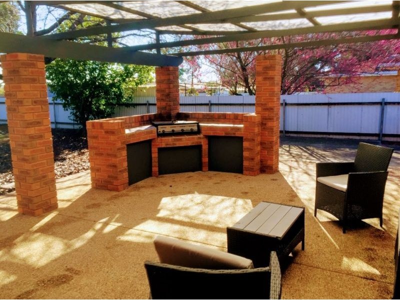 11 Gunyah Place, Glenfield Park NSW 2650